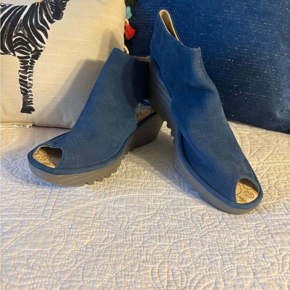 Fly London wedge shoe